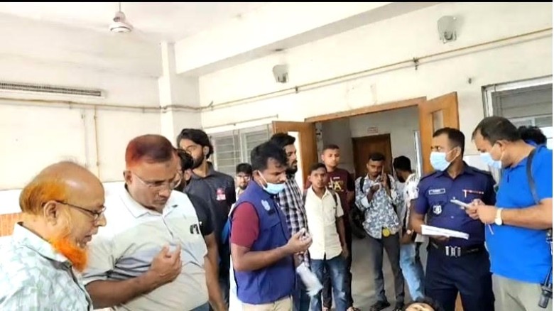 চুয়াডাঙ্গায় রেস্টুরেন্টের দরজা ভেঙ্গে মিলল বাবুর্চির লাশ