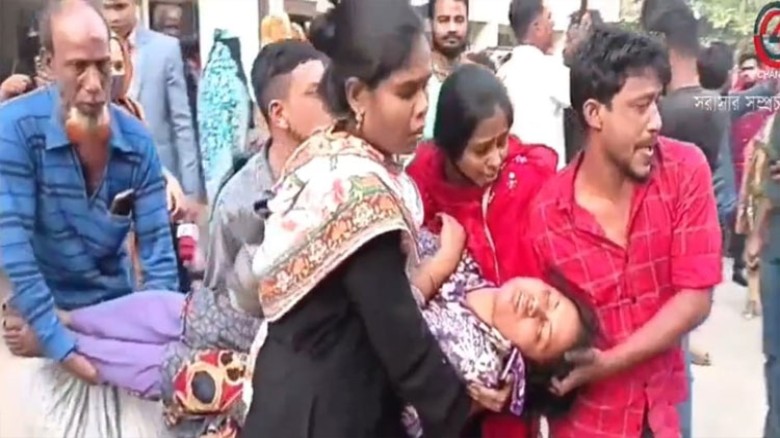 টঙ্গীতে হামীম গার্মেন্টসের অর্ধশতাধিক নারী শ্রমিক জ্ঞান হারা