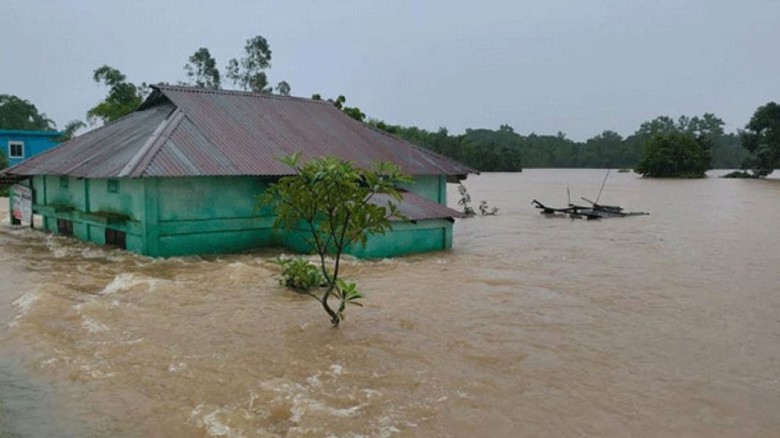 পাহাড়ি ঢল ও ভারি বৃষ্টিতে কয়েক জেলায় বন্যার শঙ্কা